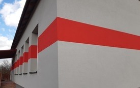 Strażnica w Rogienicach ma nową piękną elewację. 3