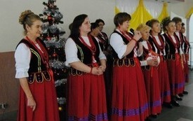 Rodzina Eligiusza i Jadwigi Pasoni&oacute;w z Woli Wiśniowej żyje z kurzej fermy od 1981 roku. 8