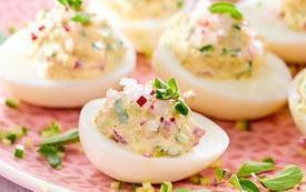 Rodzina Eligiusza i Jadwigi Pasoni&oacute;w z Woli Wiśniowej żyje z kurzej fermy od 1981 roku. 9