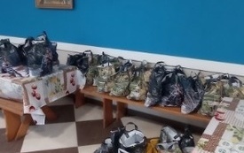 Dzięki wolontariuszom i&nbsp;sponsorom 80 rodzin potrzebujących&nbsp; z&nbsp;gminy Włoszczowa oraz&nbsp;16 z&nbsp;Ukrainy dostało paczki. 1