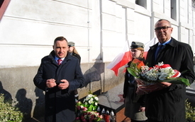 Włoszczowa oddała hołd ofiarom sowieckiej zbrodni i katastrofy prezydenckiego samolotu. 17