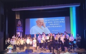 Tegoroczny koncert papieski we Włoszczowie odbył się pod hasłem: &bdquo;Spotykamy się w&nbsp;imię wielkiej miłości do prawdy&rdquo; . 2