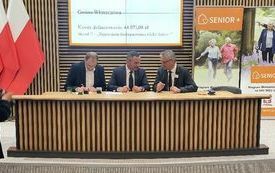 Podpisanie umowy. Od lewej: Dariusz G&oacute;rski, Grzegorz Dziubek, Zbigniew Koniusz.