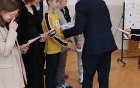 Powiatowy konkurs wiedzy o&nbsp;Wielkiej Brytanii pod nazwą "1 z&nbsp;10". 14