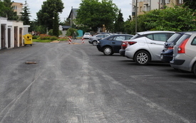 Trwa układanie chodnik&oacute;w i&nbsp;dalszy etap prac związanych z&nbsp;przebudową miejskiego szlaku. 2