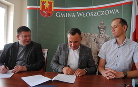 Podpisanie umowy na wsparcie remontu zadaszenia kolegiaty w Kurzelowie. 4