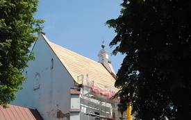 Podpisanie umowy na wsparcie remontu zadaszenia kolegiaty w Kurzelowie. 8