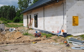 Prace przy przyłączu elektrycznym na budowie świetlicy w Gościencinie.  7
