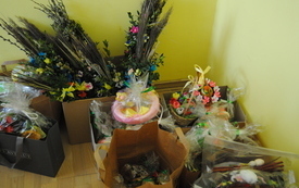 Przed kościołem parafialnym w nadchodzącą niedzielę na mieszkańc&oacute;w będą czekały ozdoby i wielkanocne przysmaki przygotowane przez uczni&oacute;w Szkoły Podstawowej w Bebelnie. 6