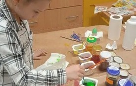 Przed kościołem parafialnym w nadchodzącą niedzielę na mieszkańc&oacute;w będą czekały ozdoby i wielkanocne przysmaki przygotowane przez uczni&oacute;w Szkoły Podstawowej w Bebelnie. 10