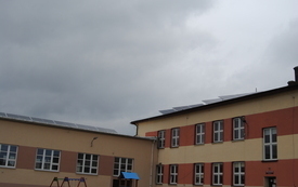 Dobiega końca montaż odnawialnych źr&oacute;deł energii na budynkach użyteczności publicznej w gminie Włoszczowa.  3