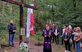 Poświęcenie krzyża na Poraju.