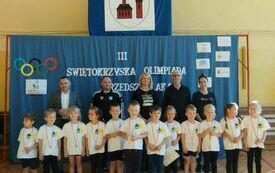 Rywalizacja w gminnym etapie III Świętokrzyskiej Olimpiady Przedszkolaka. 55