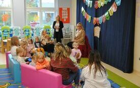 Bajki czytała dzieciom Ewa Kowalska. 6