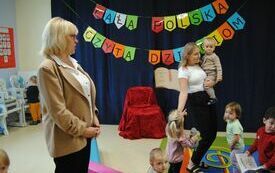 Bajki czytała dzieciom Ewa Kowalska. 11