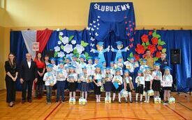Uroczystość ślubowania pierwszak&oacute;w w SP nr 2 we Włoszczowie. 1