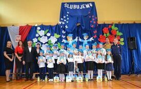 Uroczystość ślubowania pierwszak&oacute;w w SP nr 2 we Włoszczowie. 2