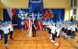 Uroczystość ślubowania pierwszak&oacute;w w SP nr 2 we Włoszczowie. 7