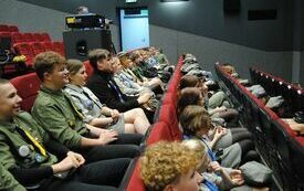  Pieśni patriotyczne włoszczowianie wykonali po Gali Stypendialnej w&nbsp;Domu Kultury wsp&oacute;lnie z&nbsp;kierownikiem Młodzieżowej Orkiestry Dętej - Michałem Dudkiewiczem.  1