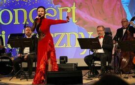 Wspaniała polska śpiewaczka operowa i operetkowa Grażyna Brodzińska była gwiazdą koncertu we Włoszczowie. 34