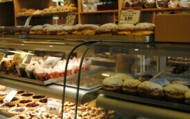 Pączki i faworki kr&oacute;lują dziś we włoszczowskich cukierniach, piekarniach i marketach. 2
