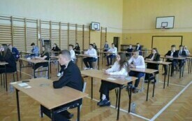 Egzamin &oacute;smoklasisty z matematyki w gminnych szkołach. 18