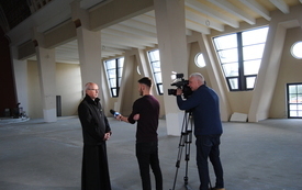 - Jeśli nic nie stanie na przeszkodzie za trzy lata zakończy się budowa nowego kościoła - powiedział dziś przed kamerą TVP 3 Kielce ks. Leszek Dziwosz, proboszcz parafii bł.J&oacute;zefa Pawłowskiego  2