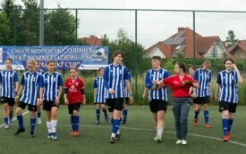 Zawodnicy, trenerzy i zaproszeni goście wsp&oacute;lnie świętowali 10-lecie istnienia klubu. 1