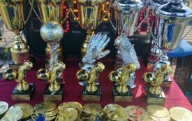 Zawodnicy, trenerzy i zaproszeni goście wsp&oacute;lnie świętowali 10-lecie istnienia klubu. 12