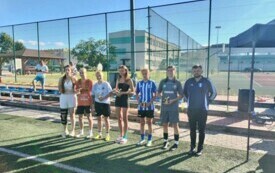 Zawodnicy, trenerzy i zaproszeni goście wsp&oacute;lnie świętowali 10-lecie istnienia klubu. 17