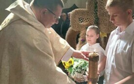 Parafianie Czarncy i Kurzelowa dziękowali 15 września za plony. 36