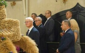 Parafianie Czarncy i Kurzelowa dziękowali 15 września za plony. 41