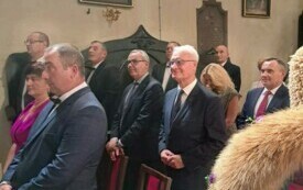 Parafianie Czarncy i Kurzelowa dziękowali 15 września za plony. 44