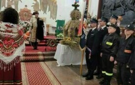 Parafianie Czarncy i Kurzelowa dziękowali 15 września za plony. 49