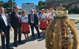 Parafianie Czarncy i Kurzelowa dziękowali 15 września za plony. 51