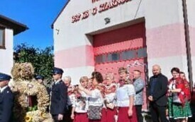 Parafianie Czarncy i Kurzelowa dziękowali 15 września za plony. 54