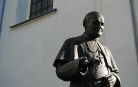 Pomnik Jana Pawła II we Włoszczowie. 2