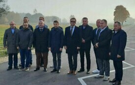 Zakończył się remont drogi powiatowej w Motycznie, w gminie Włsozczowa.  3