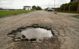 Zakończył się remont drogi powiatowej w Motycznie, w gminie Włsozczowa.  5