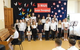 Koncert pieśni patriotycznych we włoszczowskiej Jedynce. 4