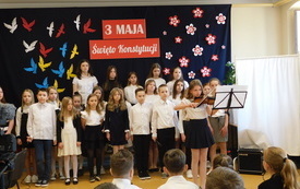 Koncert pieśni patriotycznych we włoszczowskiej Jedynce. 10