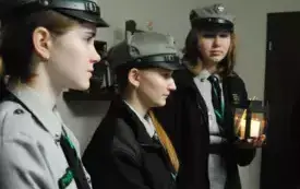 Przekazanie światełka burmistrzowi Włoszczowy Grzegorzowi Dziubkowi. 5