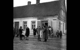 Końc&oacute;wka lat 50 XX wieku była dla Kielc wyjątkowa. Miasto produkowało hitowe marki - pralki, majonez i motocykle SHL.   10