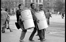 Końc&oacute;wka lat 50 XX wieku była dla Kielc wyjątkowa. Miasto produkowało hitowe marki - pralki, majonez i motocykle SHL.   17