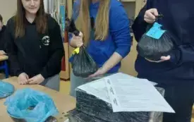 Uczniowie w Koniecznie wiedzą, że każdy grosz jest na wagę złota. 3