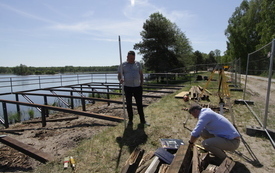 Trwa remont molo na zalewie Klekot. 5