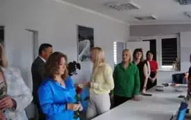 Spotkanie burmistrza Grzegorza Dziubka z pracownicami Biblioteki Publicznej we Włoszczowie. 8