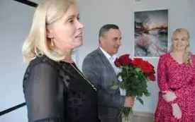 Spotkanie burmistrza Grzegorza Dziubka z pracownicami Biblioteki Publicznej we Włoszczowie. 14