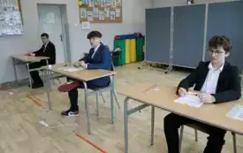 Dzień kr&oacute;lowej nauk na egzaminie &oacute;smoklasist&oacute;w. 29