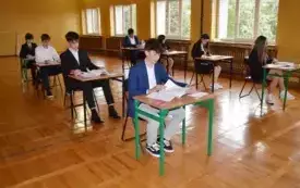 Dzień kr&oacute;lowej nauk na egzaminie &oacute;smoklasist&oacute;w. 43